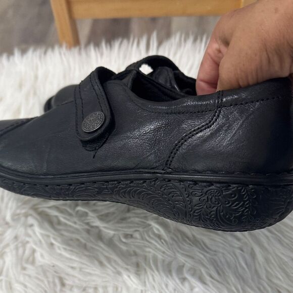 Spring Step Black Leather Moccasins - Picture 10 of 10